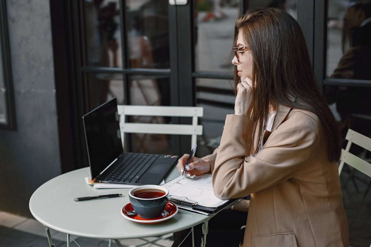 新手上路必看：8个基础商务英文邮件模板，快速入门不踩坑