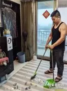 狗子拆完家怕被骂，自以为藏得天衣无缝，然而主人一秒识破！