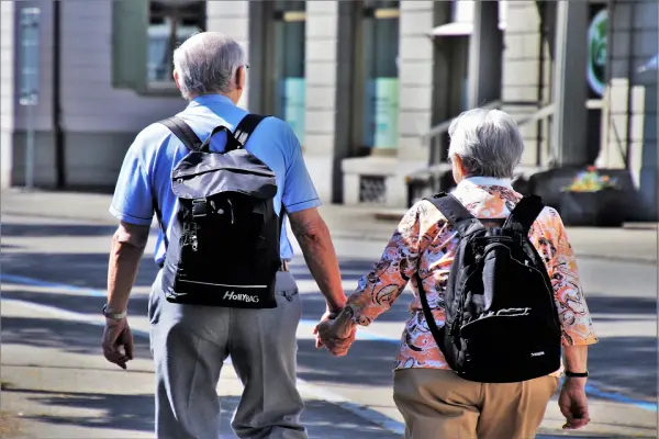 老年背包客 The Elder Backpacker